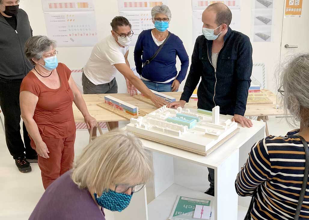 blum-b-4.jpg Zoom: blum-b-4.jpg